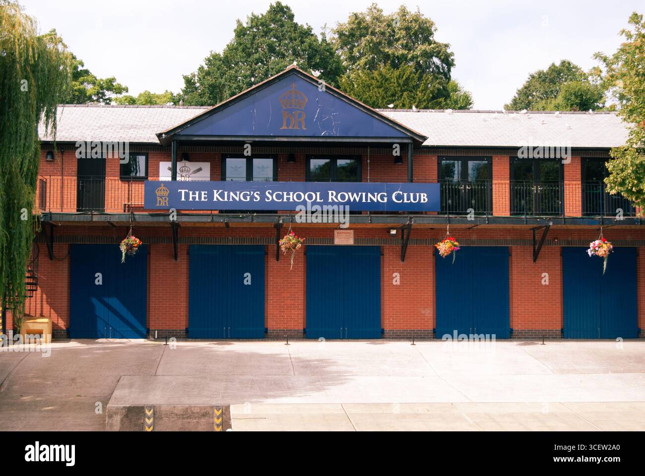 The King’s School Rowing Club Bootshaus am River Dee, Chester, Cheshire, England, Großbritannien. Stockfoto