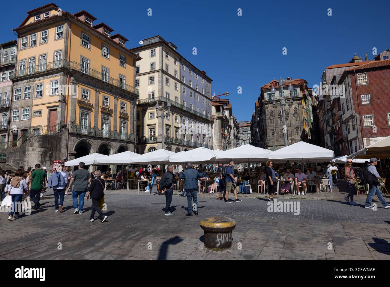 Platz Ribeira (Praca da Ribeira) in Porto, Bezirk Porto, Portugal Stockfoto