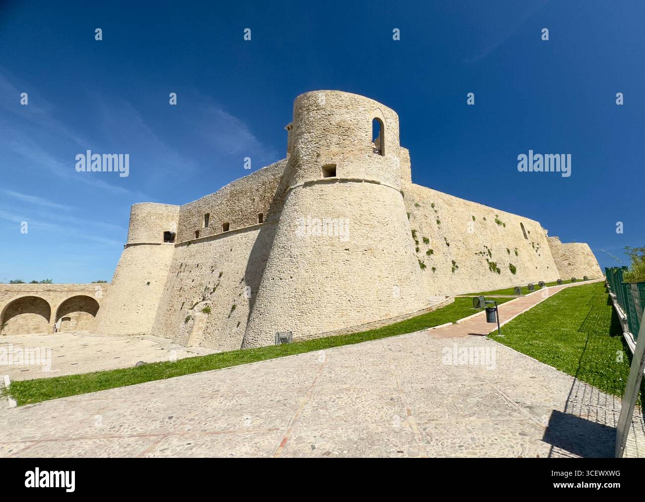 Castello Aragonese di Ortona, situato in den Abruzzen é 1 castello del 1400. - Smartphone-aufgenommenes Stockfoto