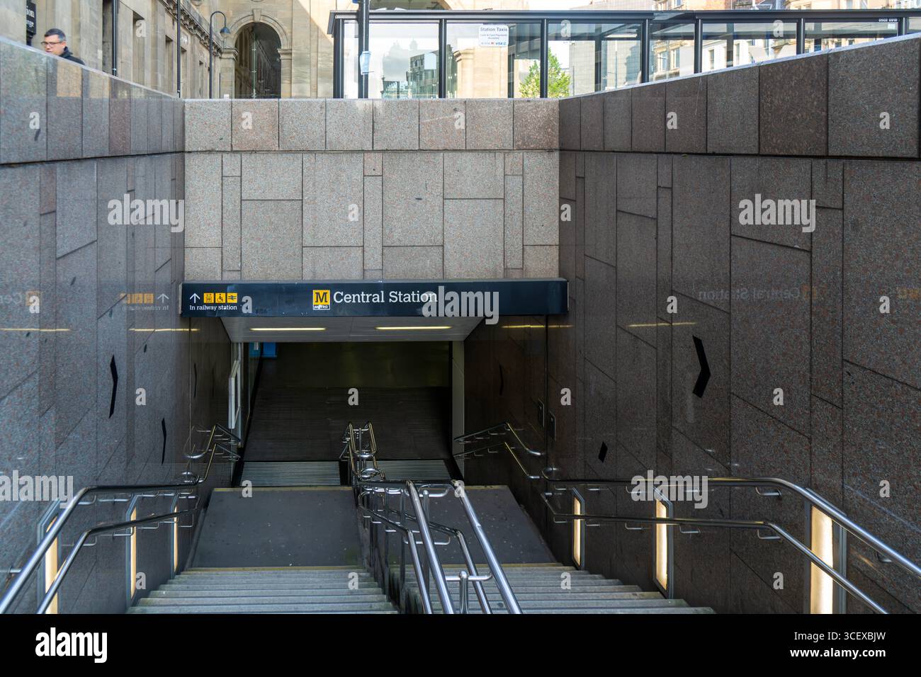 Treppeneingang zur Central Station Metro im Stadtzentrum, Newcastle upon Tyne, Tyne and Wear, England, Großbritannien Stockfoto