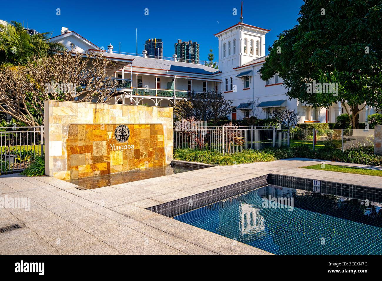 Brisbane, Australien: Das Yungaba House ist ein umgebautes Wohngebäude Stockfoto