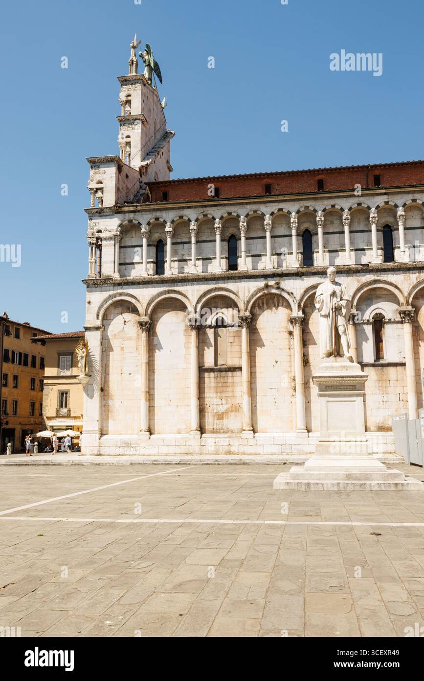 Blick auf San Michele in Foro, eine römisch-katholische Basilika Stockfoto