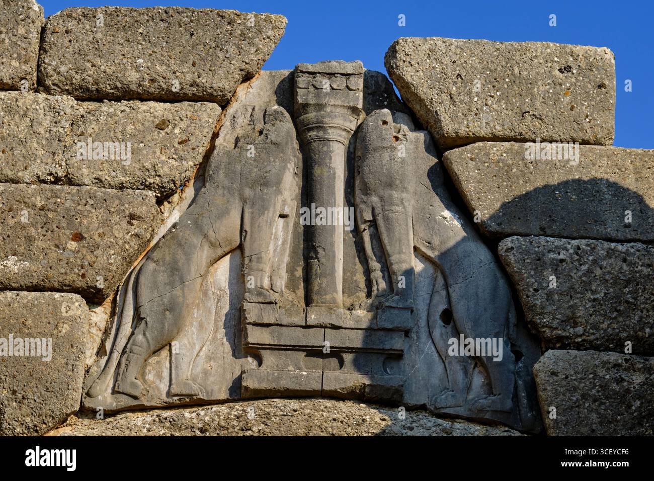 Griechenland, Region Peloponnes, archäologische Stätte von Mykenen (Mykines), die zum UNESCO-Weltkulturerbe erklärt wurde, das Löwenessentor Stockfoto Griechenland, Region Peloponnes, archäologische Stätte von Mykenen (Mykines), die zum UNESCO-Weltkulturerbe erklärt wurde, das Löwenessentor Stockfoto