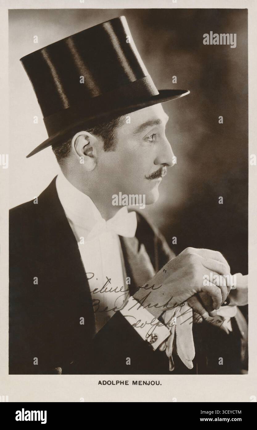 Vintage-Postkarte des Schauspielers Adolphe Menjou, mit gedruckter Unterschrift, herausgegeben von der Zeitschrift Picturegoer. Stockfoto