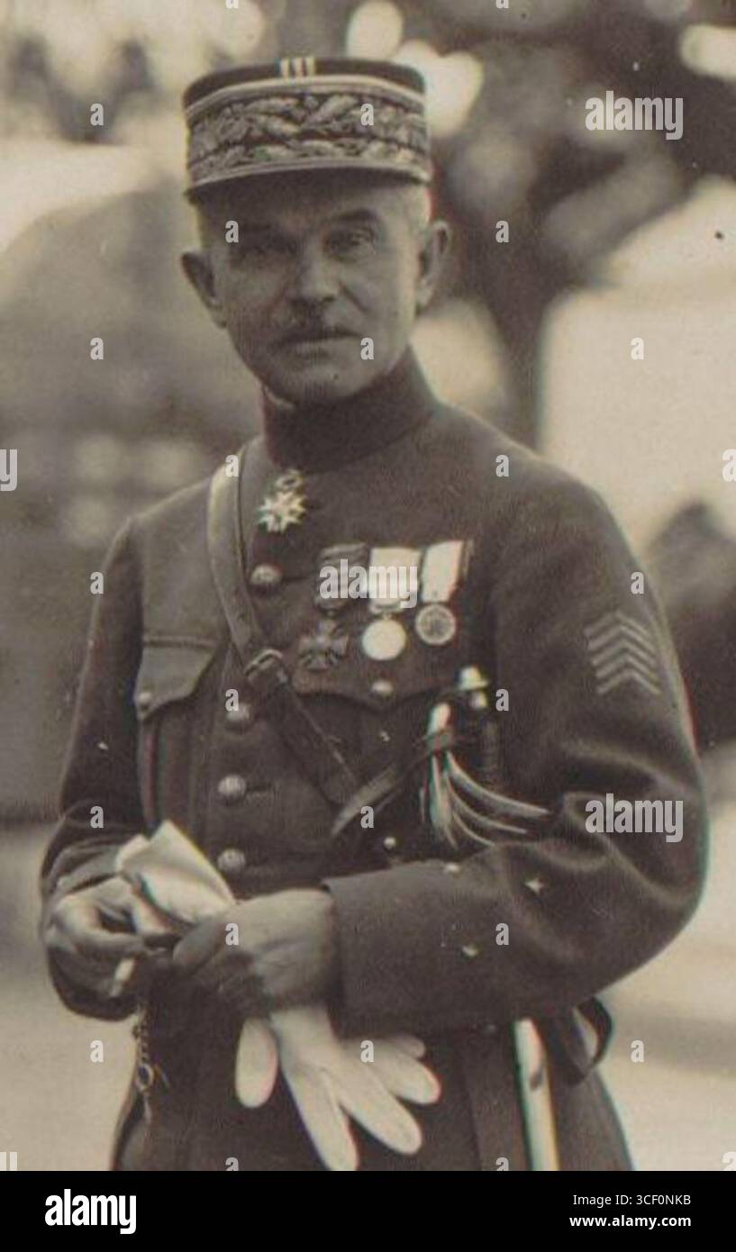 General Garnier-Duplessix wird während der französischen Besetzung von St-Goarshausen am 19. April 1919 dargestellt, Teil der Besetzung des Rheinlandes nach dem Ersten Weltkrieg. Stockfoto