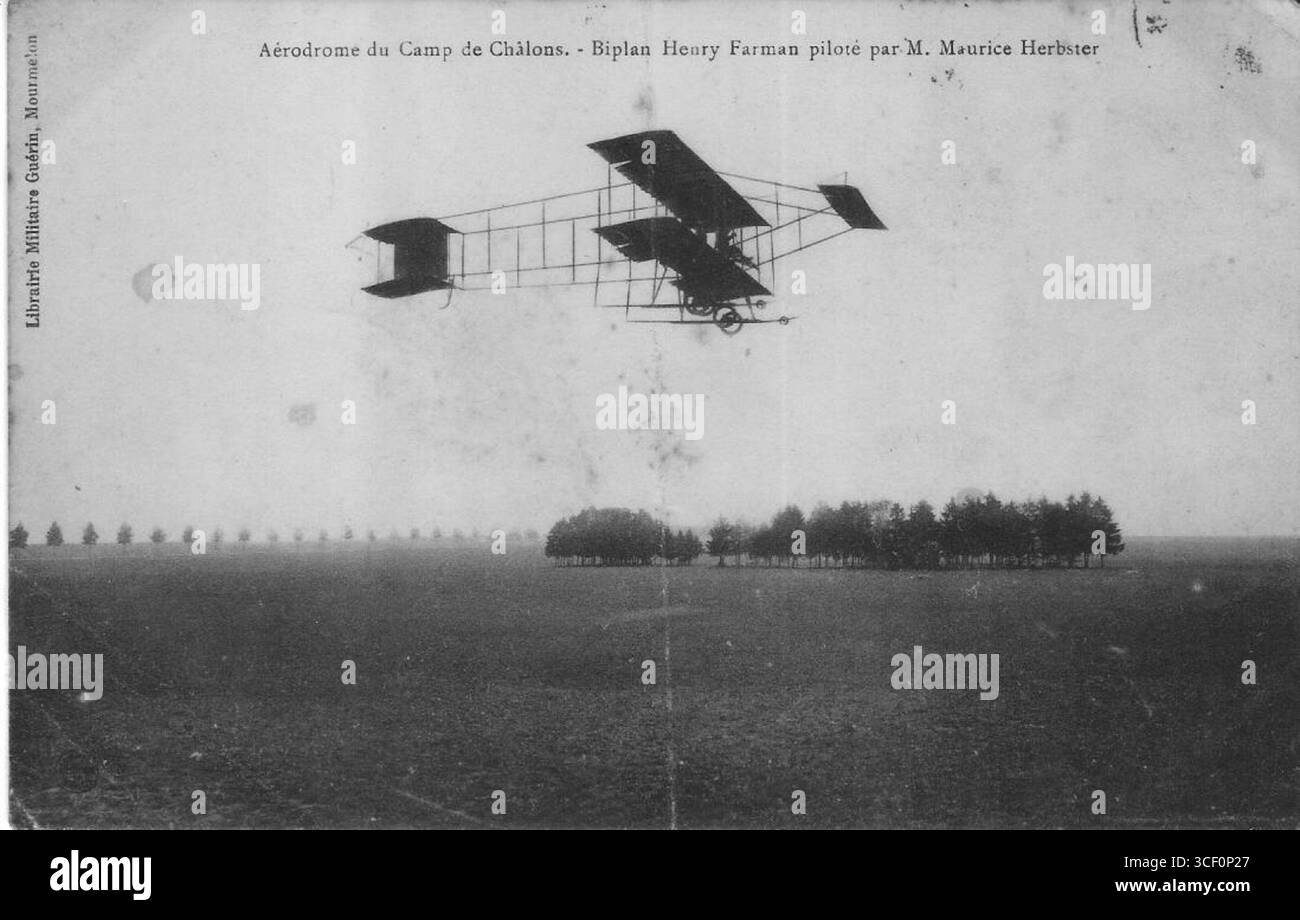 Eine Postkarte aus dem Jahr 1910 enthält Angaben zu den Spezifikationen eines französischen Flugzeugs und zeigt, dass es eine Geschwindigkeit von 85 km/h in einer Höhe von 20 Metern erreicht. Das Flugzeug, das mit einem 210-ps-Motor angetrieben wird, ist Teil der frühen Luftfahrtgeschichte während der Zeit der schnellen Flugzeugentwicklung. Stockfoto