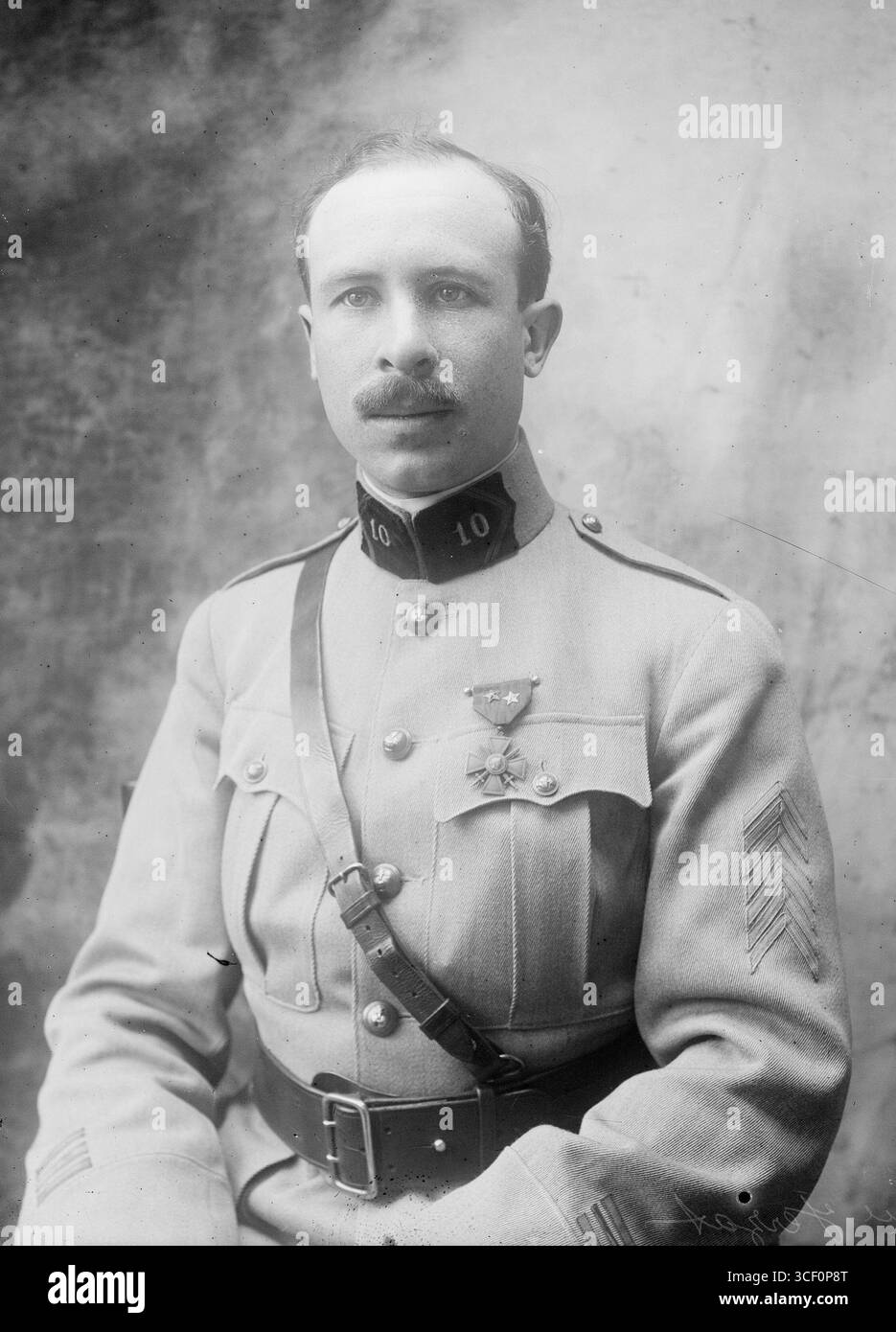 Ein Pressefoto vom März 1919, das Captain Verzat zeigt. Das Bild fängt diese französische Militärfigur nach dem Ersten Weltkrieg ein Stockfoto