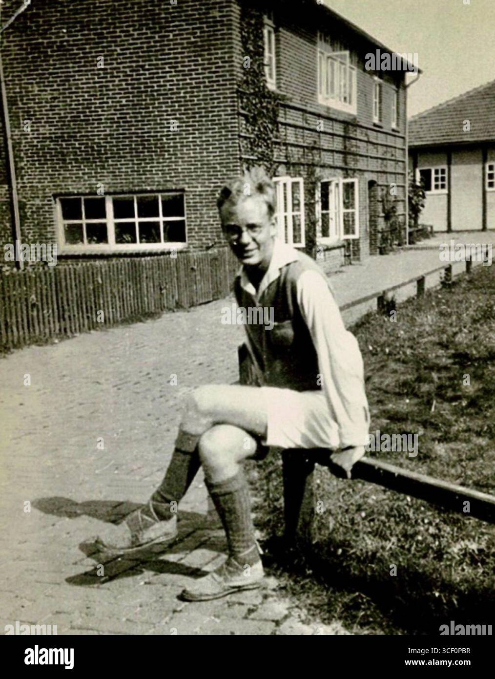 Jean Crussard, ein französischer Schüler aus Nancy, besuchte 1929 die Schule am Meer auf der Insel Juist. Das Foto zeigt ihn mit seinem Zwillingsbruder Francois bei ihrem Besuch im Internat. Stockfoto