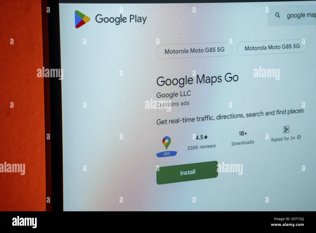 Computerbildschirm mit Google Maps Go on Google Play mit Installationsschaltfläche und Rezensionen Stockfoto