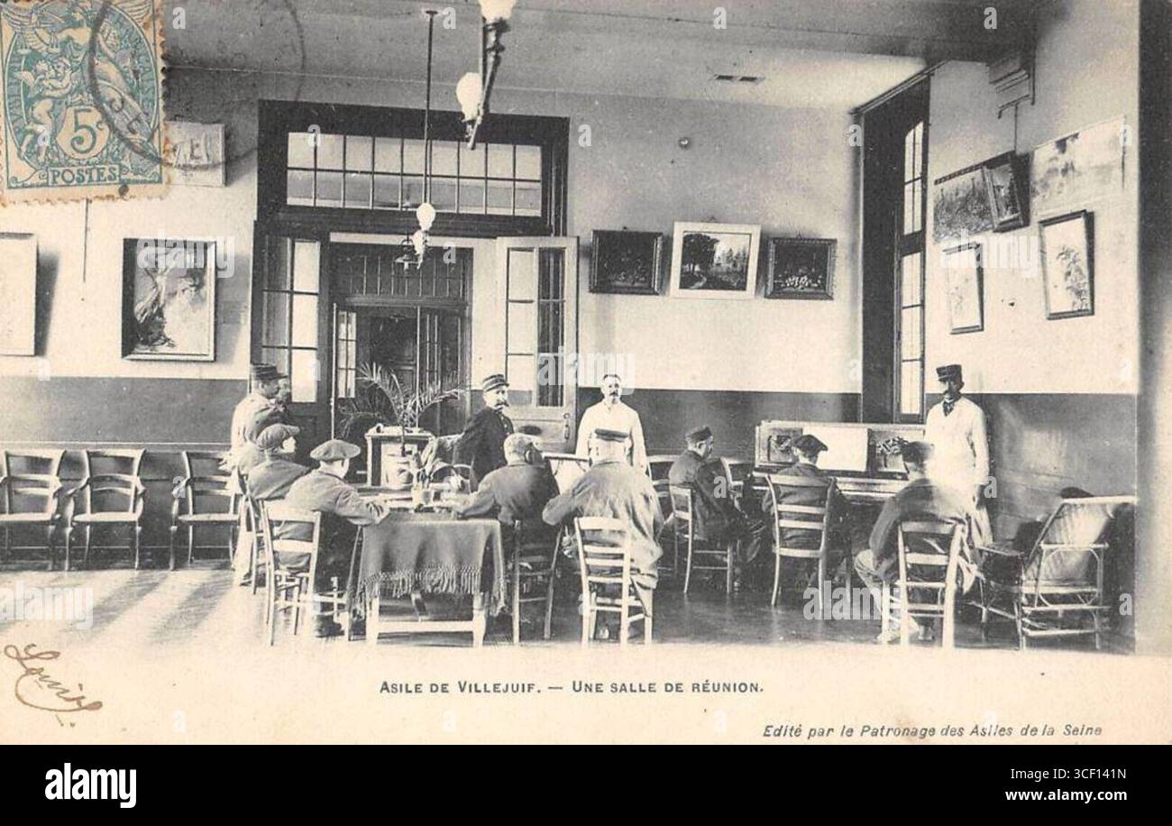 Eine Fotografie aus den Jahren 1900 bis 1910, die das Äußere oder Innere der Asile de Villejuif, einer französischen psychiatrischen Anstalt, zeigt. Stockfoto