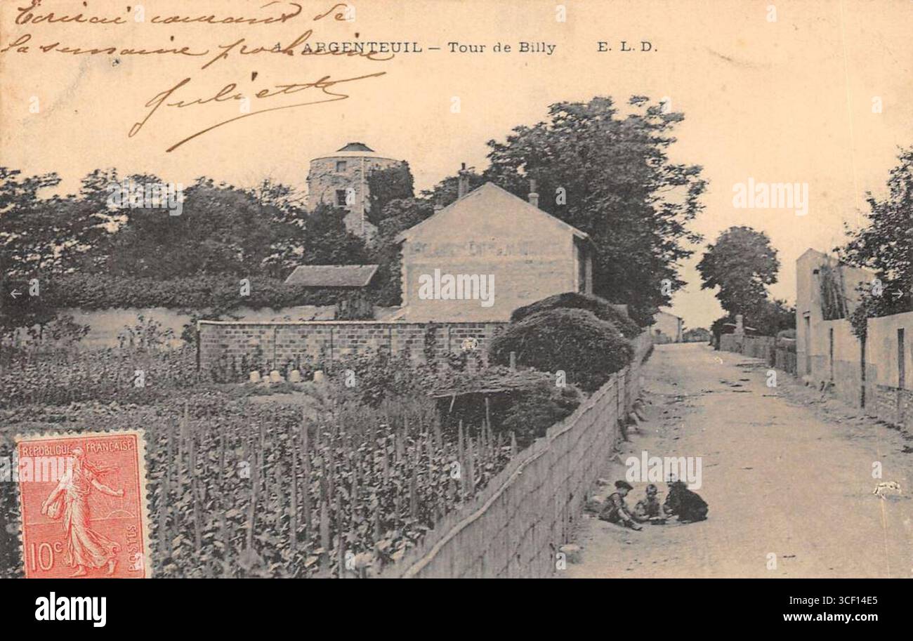 Ein Foto, das zwischen 1900 und 1910 von der Tour de Billy in Argenteuil, Frankreich, aufgenommen wurde. Dieser Turm, ein bemerkenswertes historisches Gebäude, ist im Kontext der umliegenden Stadt dargestellt. Stockfoto