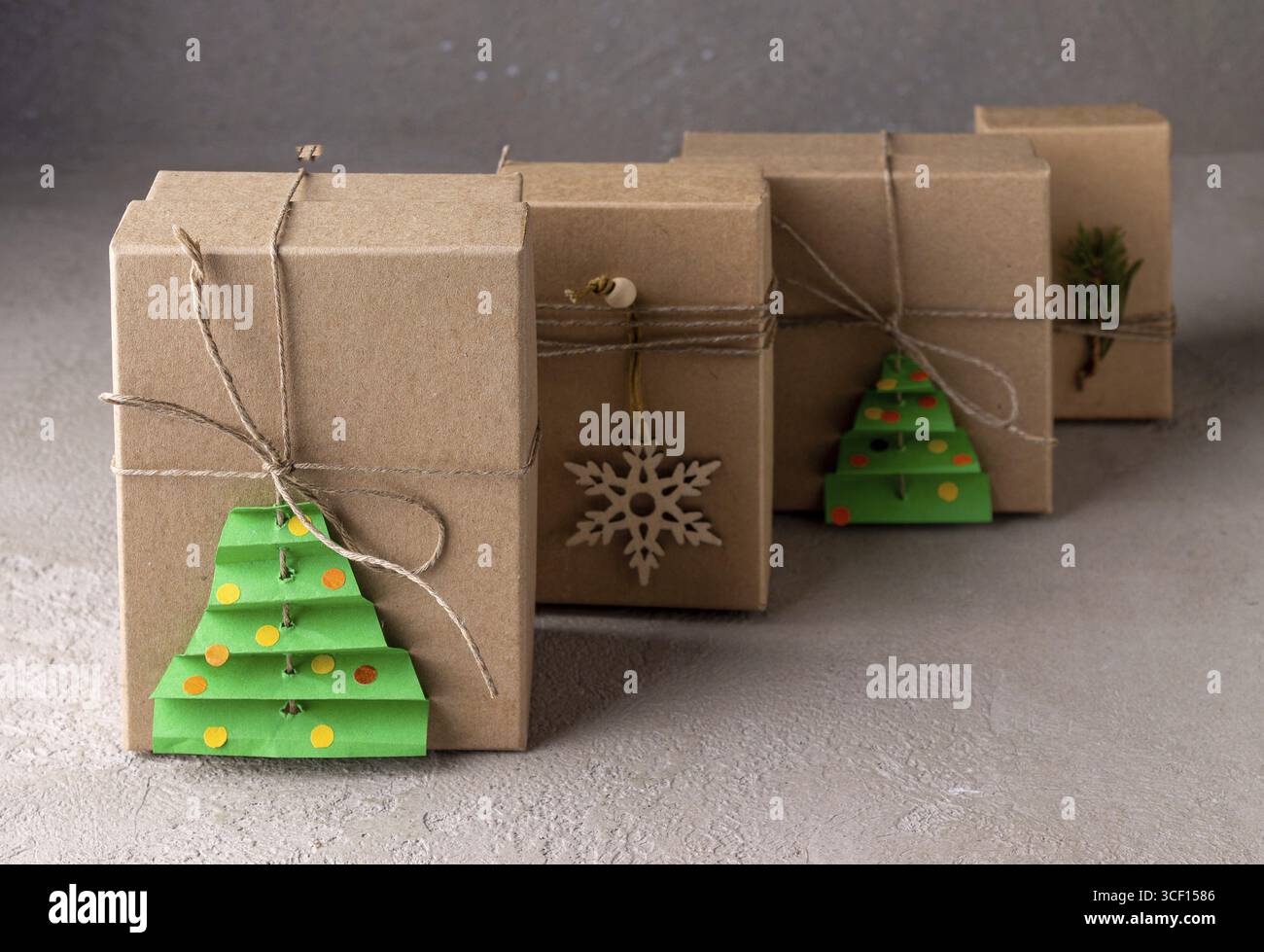 Umweltfreundliche Geschenkboxen Aus Papier Für Weihnachtsgebrauch Stockfoto