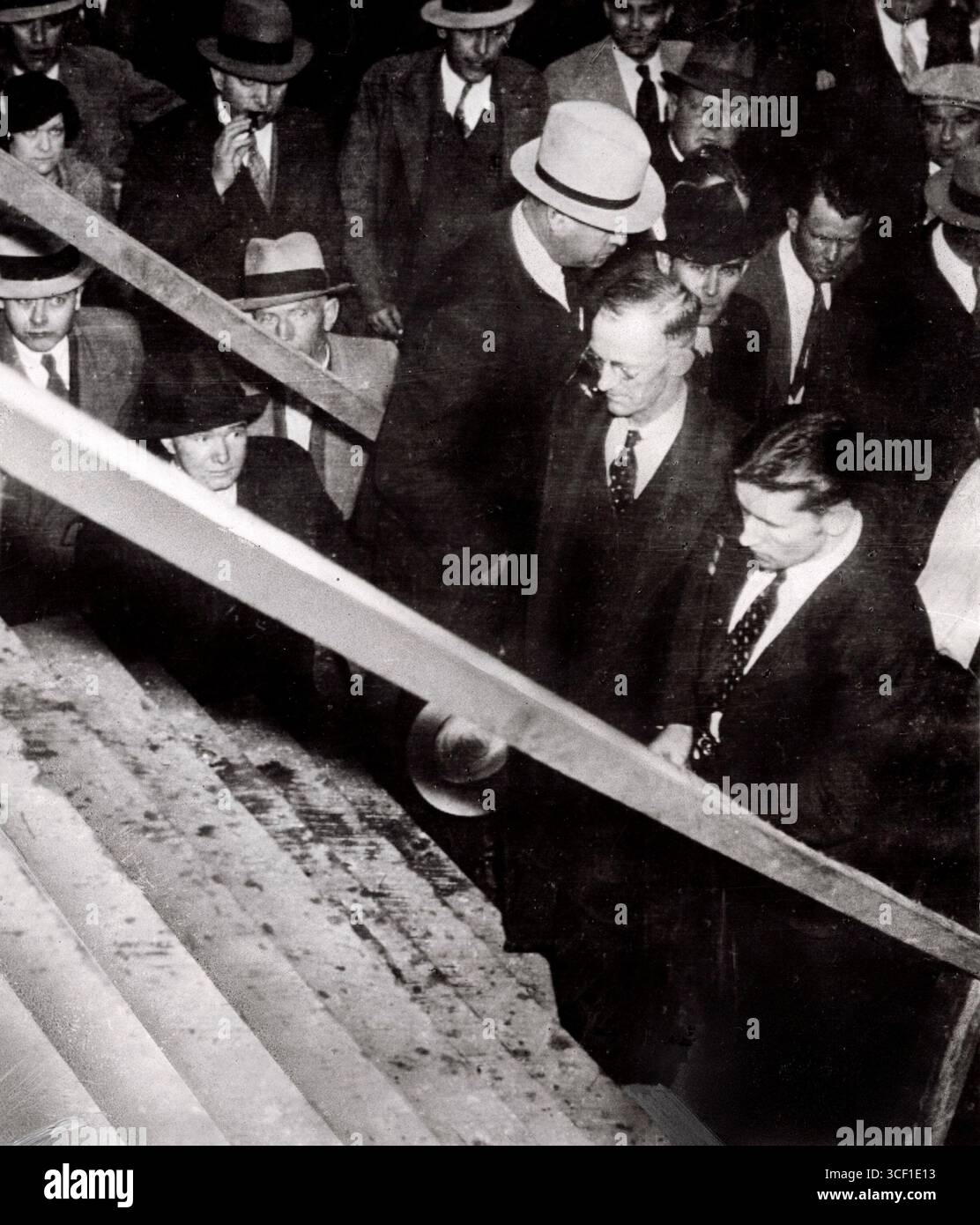 Öffentliche Erhängung von William de Boe wegen Überfalls und Übergriffen in Smithsland, Kentucky, USA, 1925. Mrs. Marjorie Johnson, das Opfer des Angriffs, und viele andere nahmen an der Hinrichtung Teil. Kentucky, USA, 1925. Stockfoto