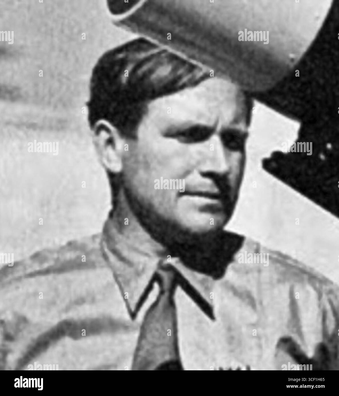 Regisseurin Leni Riefenstahl stellt 1934 auf dem Kundgebungsgelände der NSDAP in Nürnberg die Kamera für den „Triumph des Willens“ ein, bei dem ihr Chefkameramann Sepp Allgeier in der Nähe ist. Stockfoto