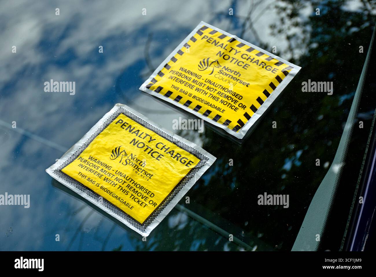Benachrichtigung über Strafgebühren oder Parkschein in Bath, Großbritannien Stockfoto