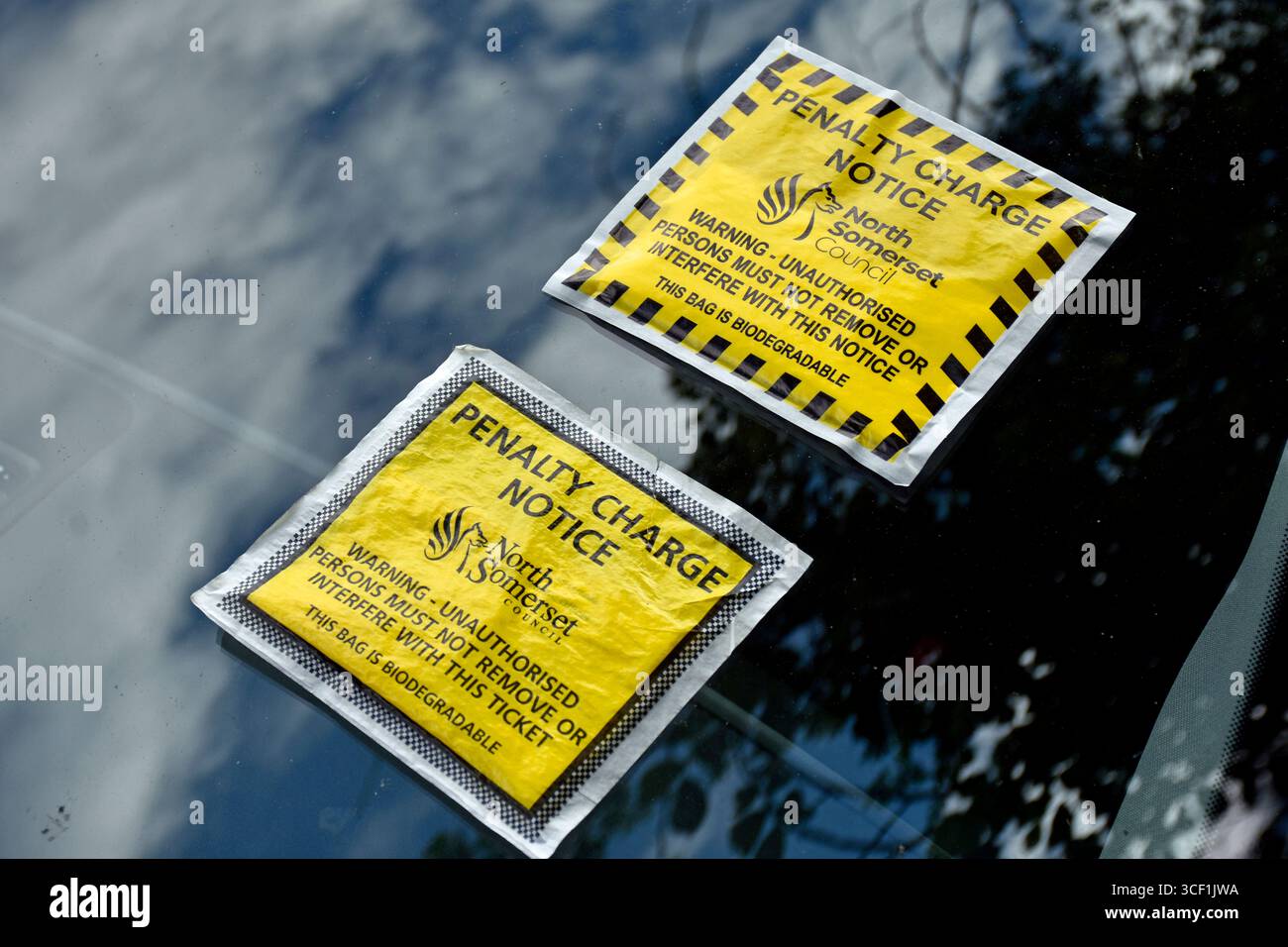 Benachrichtigung über Strafgebühren oder Parkschein in Bath, Großbritannien Stockfoto