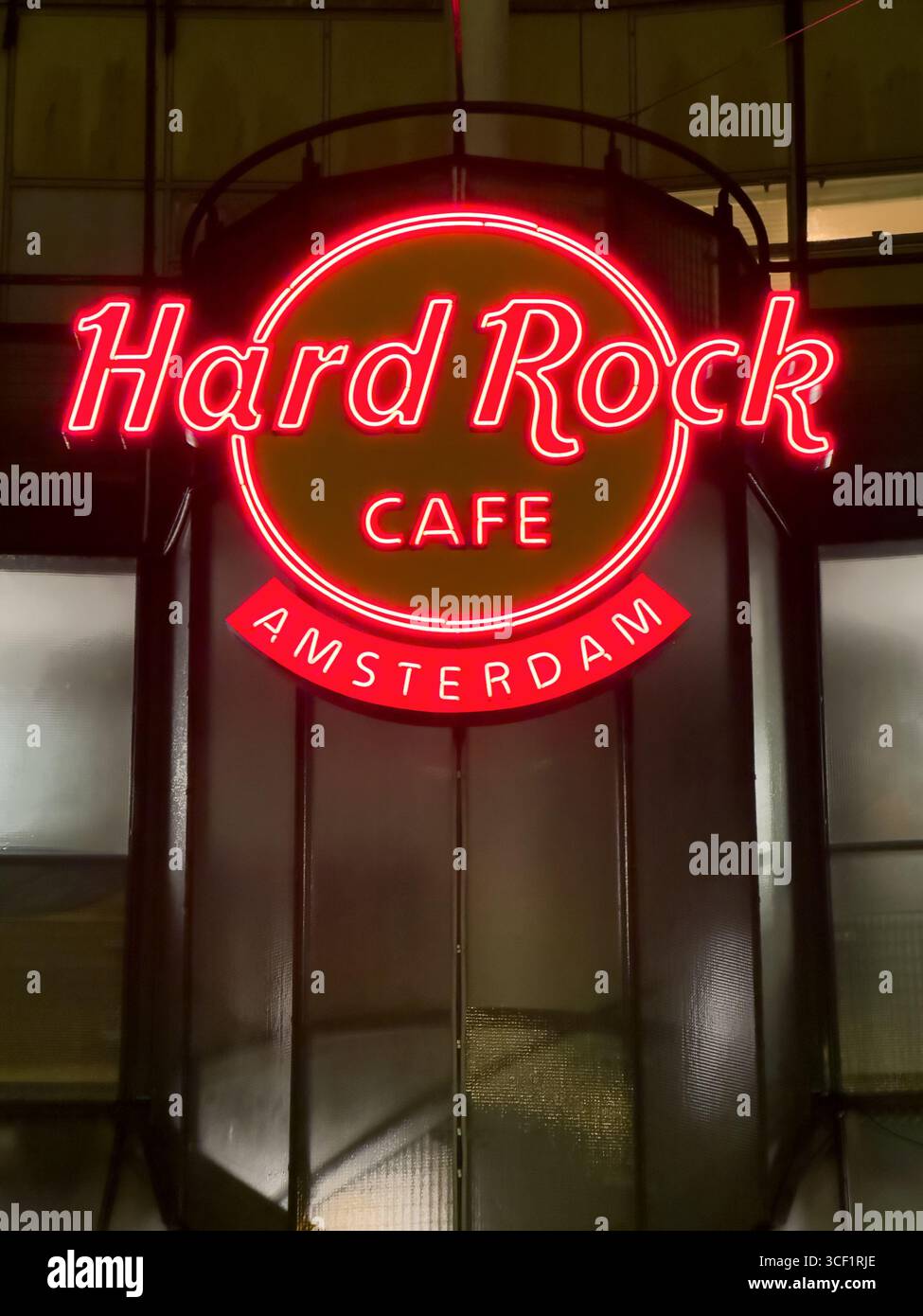 Hard Rock Cafe Amsterdam. Multinationales britisch-amerikanisches Themenrestaurant in Amsterdam, Niederlande. - Smartphone-aufgenommenes Stockfoto
