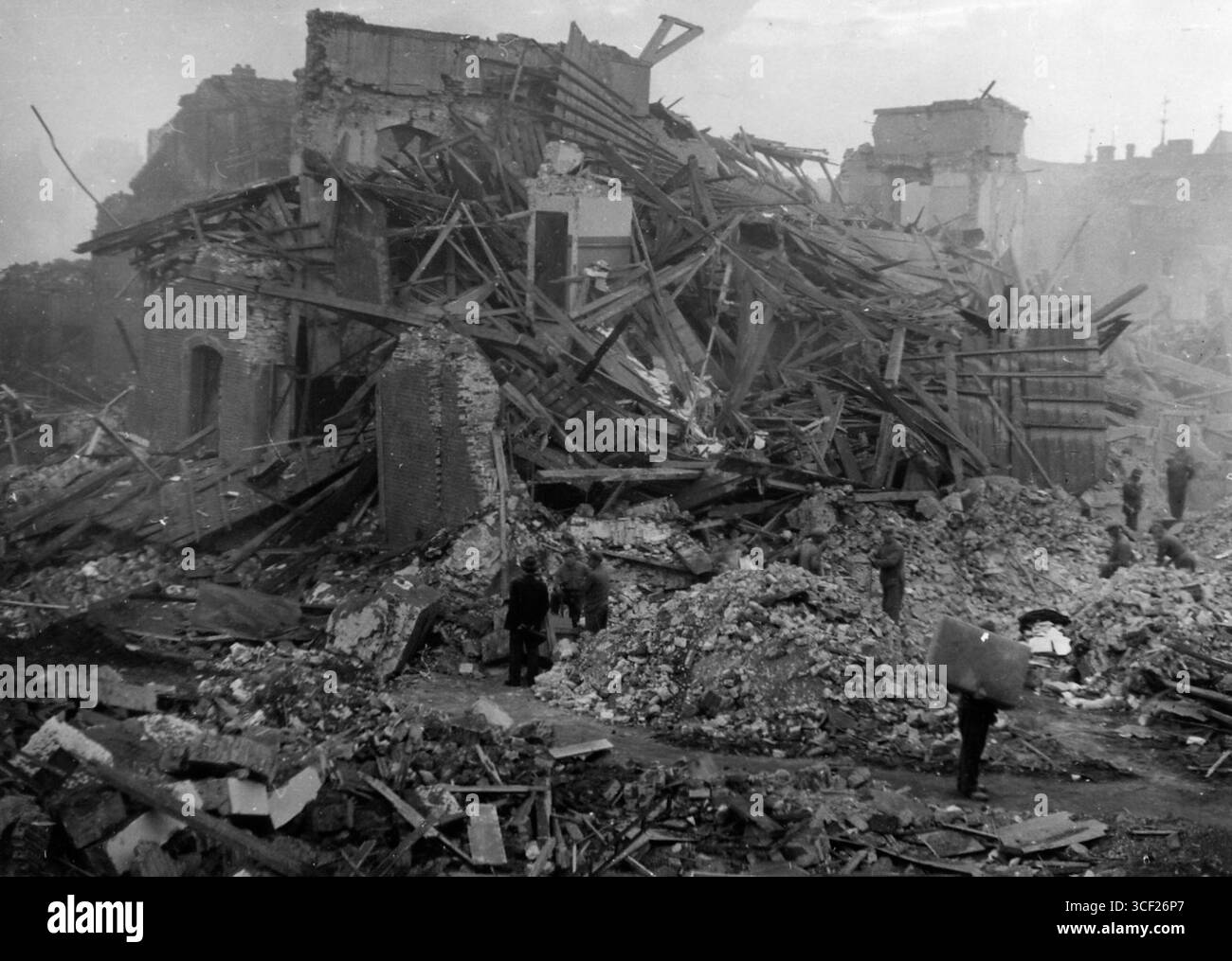Das Arsenal in Venlo, das 1945 vollständig zerstört wurde, war vor seiner Zerstörung ein Verwaltungszentrum für nationale und kommunale Dienste. Die Ruine des Gebäudes erinnert an die umfangreichen Schäden des Zweiten Weltkriegs. Stockfoto