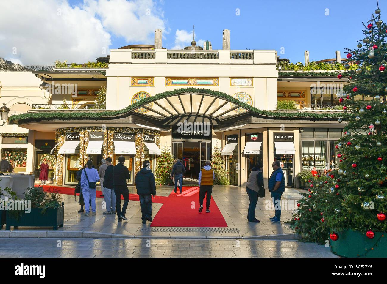 Außerhalb des Café de Paris Casino, Salons mit Spielautomaten am Place du Casino, während der Weihnachtsferien, Monte Carlo, Fürstentum Monaco Stockfoto