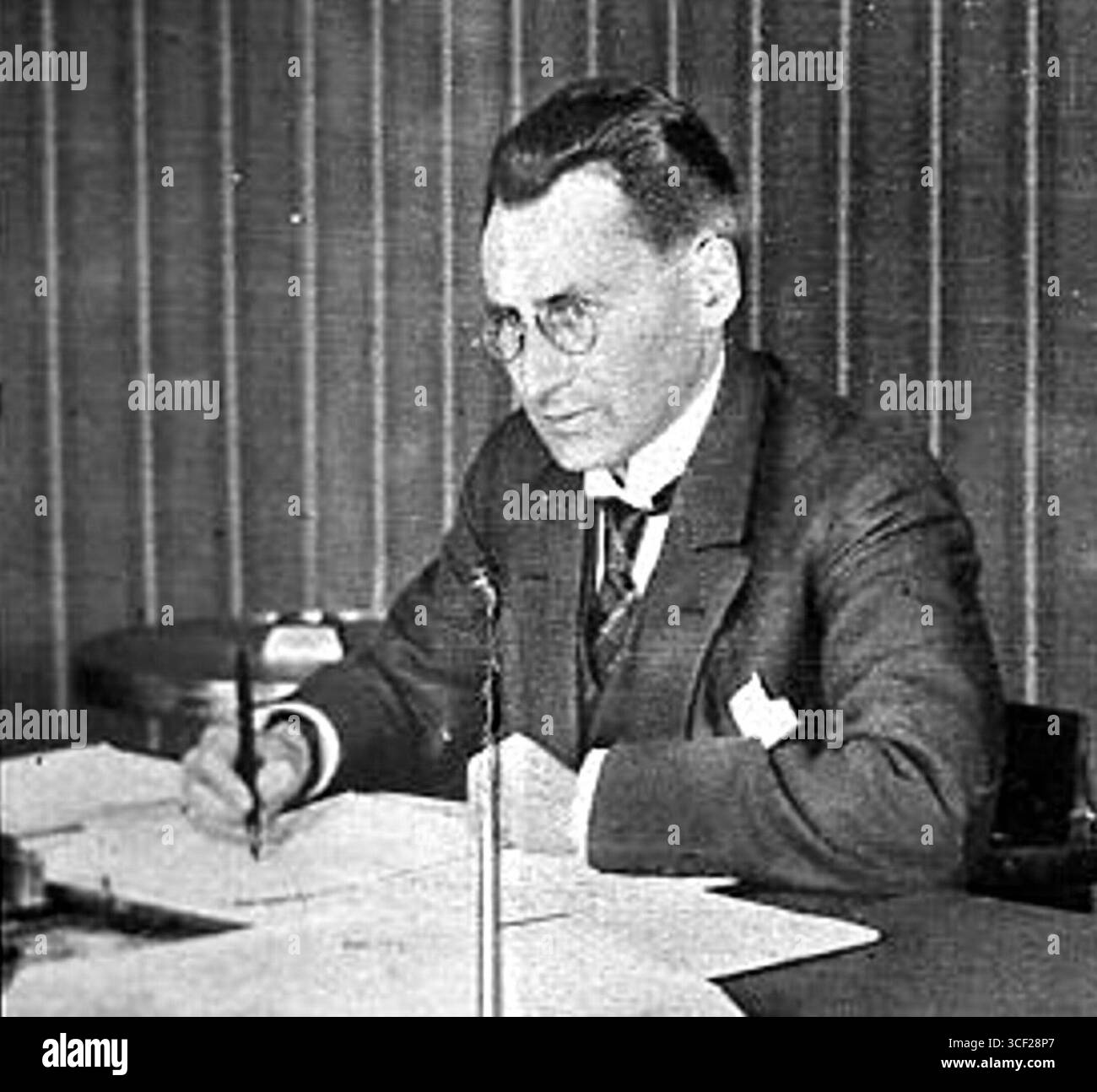 Dieses Foto von 1928 zeigt Herrn F.M.C. Pesch, den Bürgermeister von Tegelen in diesem Jahr, eine prominente Persönlichkeit in der Kommunalpolitik während des frühen 20. Jahrhunderts. Stockfoto