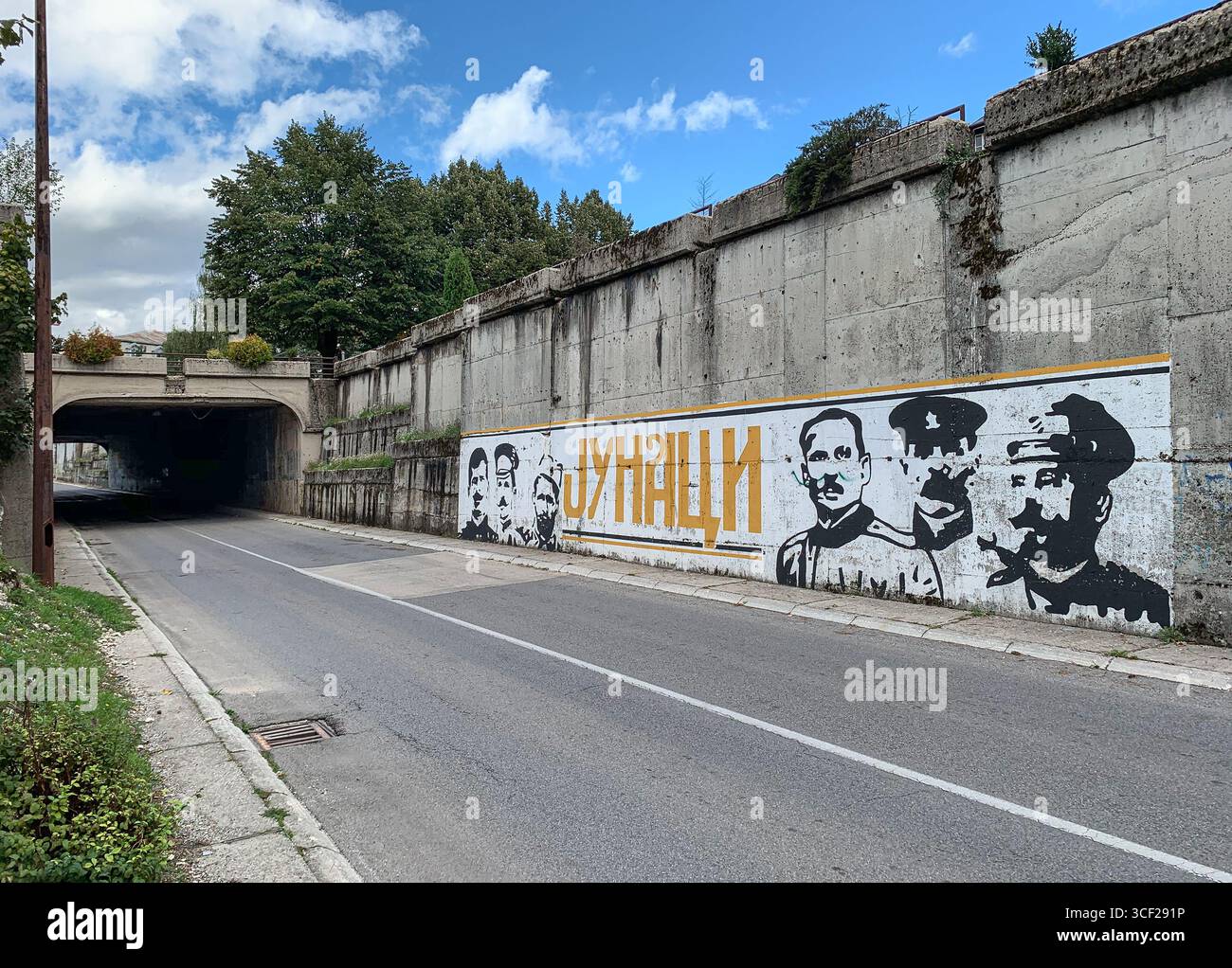 Cetinje Wandkunst, Montenegro: Berühmte Montenegroer Marko Vučeraković, Đuro Drašković, Savo Raspopović, Krsto Popović, Ilija Damjanović, Radomir Vešović - Smartphone-aufgenommenes Stockfoto