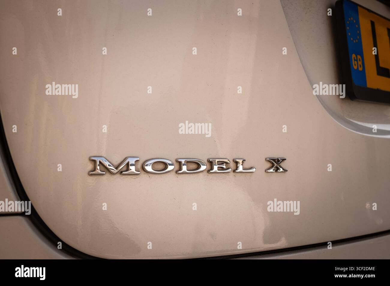 LONDON, 6. AUGUST 2025: Tesla Model X Detail – Hersteller von Elektrofahrzeugen. Stockfoto