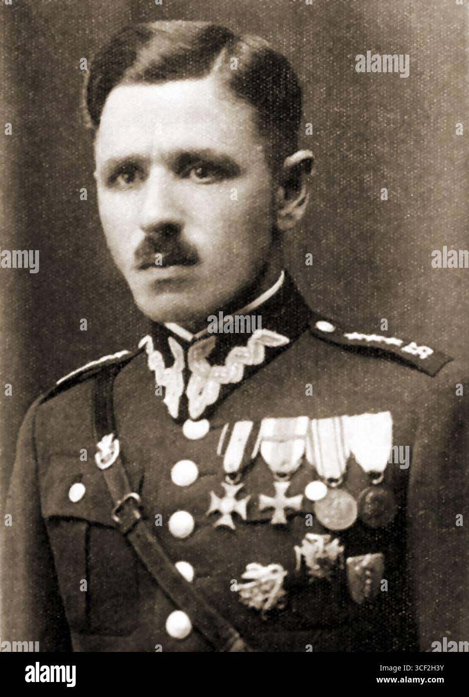 Henryk Sucharski (1898–1946), ein polnischer Offizier, ist vor allem für die Verteidigung der Westerplatte zu Beginn des Zweiten Weltkriegs bekannt. Er wurde nach sieben Tagen der Verteidigung der Position gefangen genommen. Dieses Bild stammt vor 1938, als er Kapitän der polnischen Armee war. Stockfoto