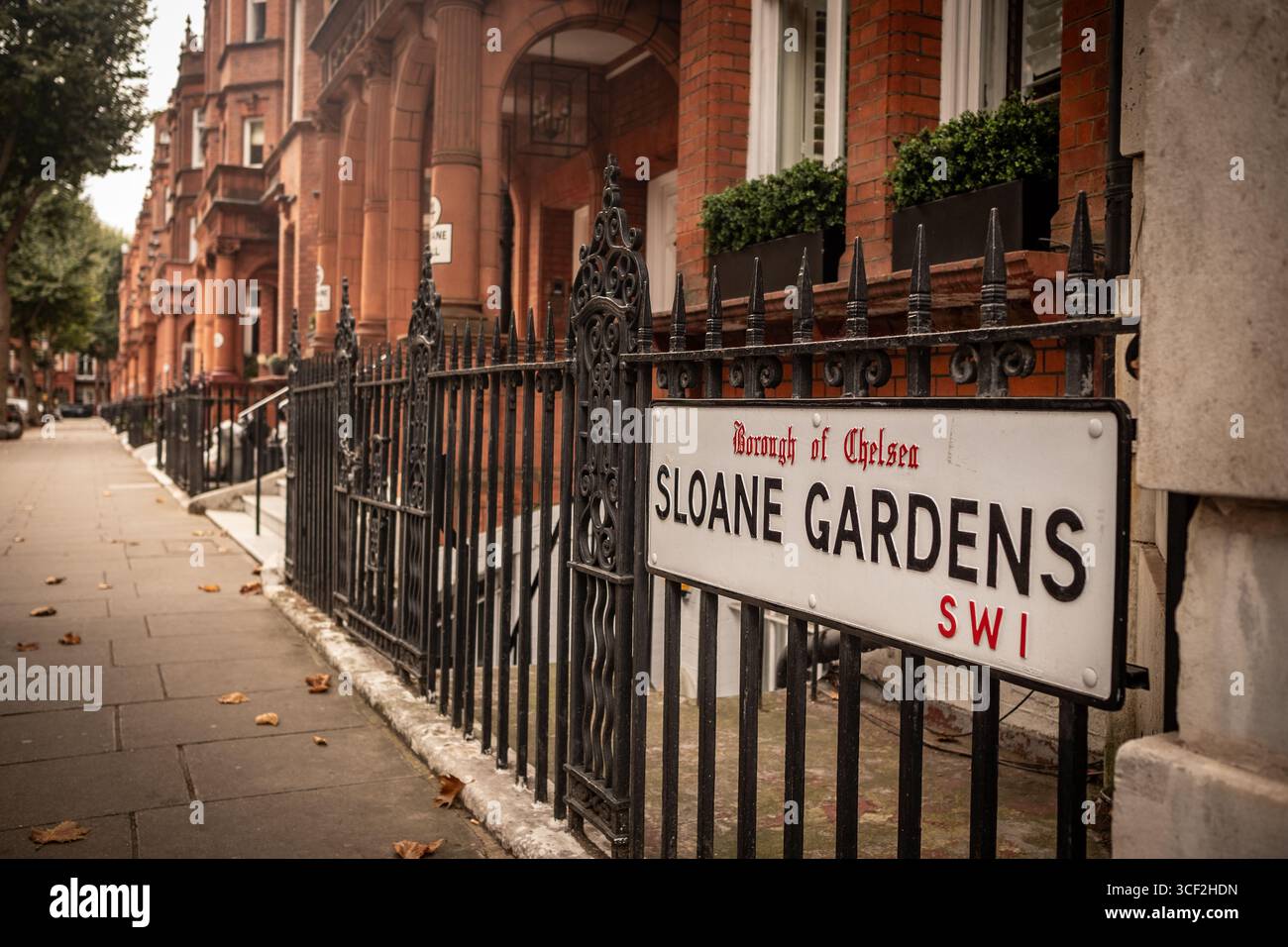 LONDON, 13. AUGUST 2025: Sloane Gardens in SW1 Chelsea. Gehobene Wohnstraße am Sloane Square Stockfoto