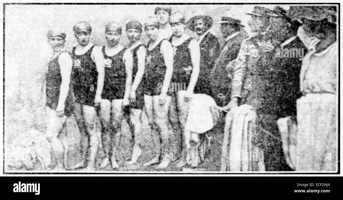 Niederländische Schwimmer, die in Monte Carlo hervorragende Ergebnisse erzielt haben, sind aus Südfrankreich zurückgekehrt und wurden in „amerikanisch“ geehrt. Das Foto zeigt das Poloteam mit, von links nach rechts: Evelein, Klapwijk, Brandt, Van Leeuwen, Treffers, Bolten und Beizenherz. Stockfoto