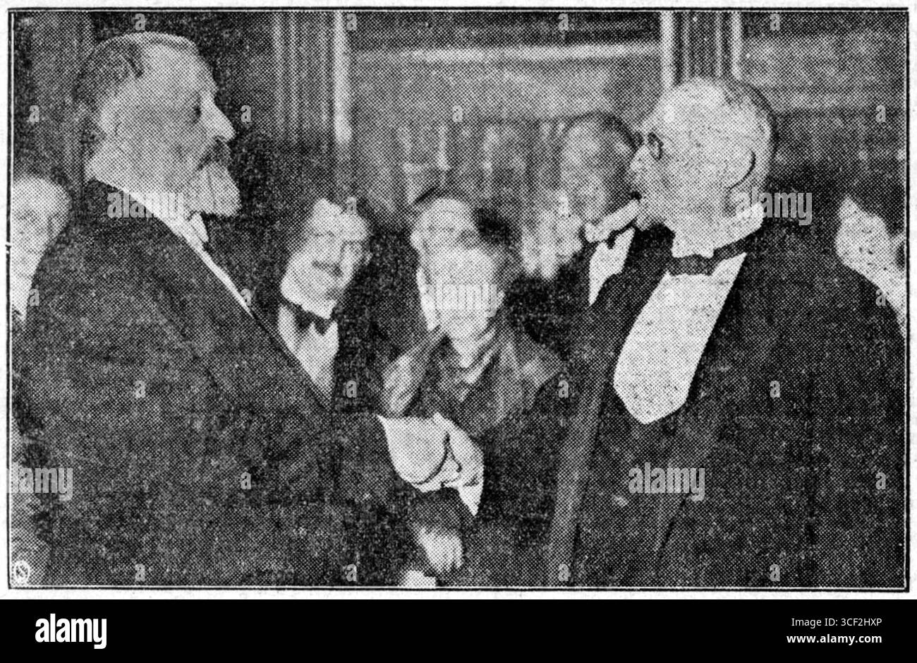 Co Breman gratuliert Herman Heyenbrock als Präsident der Association of Visual Artists zu diesem Foto, das am 28. Juli 1931 aufgenommen wurde und einen wichtigen Moment in der niederländischen Kunstszene darstellt. Stockfoto