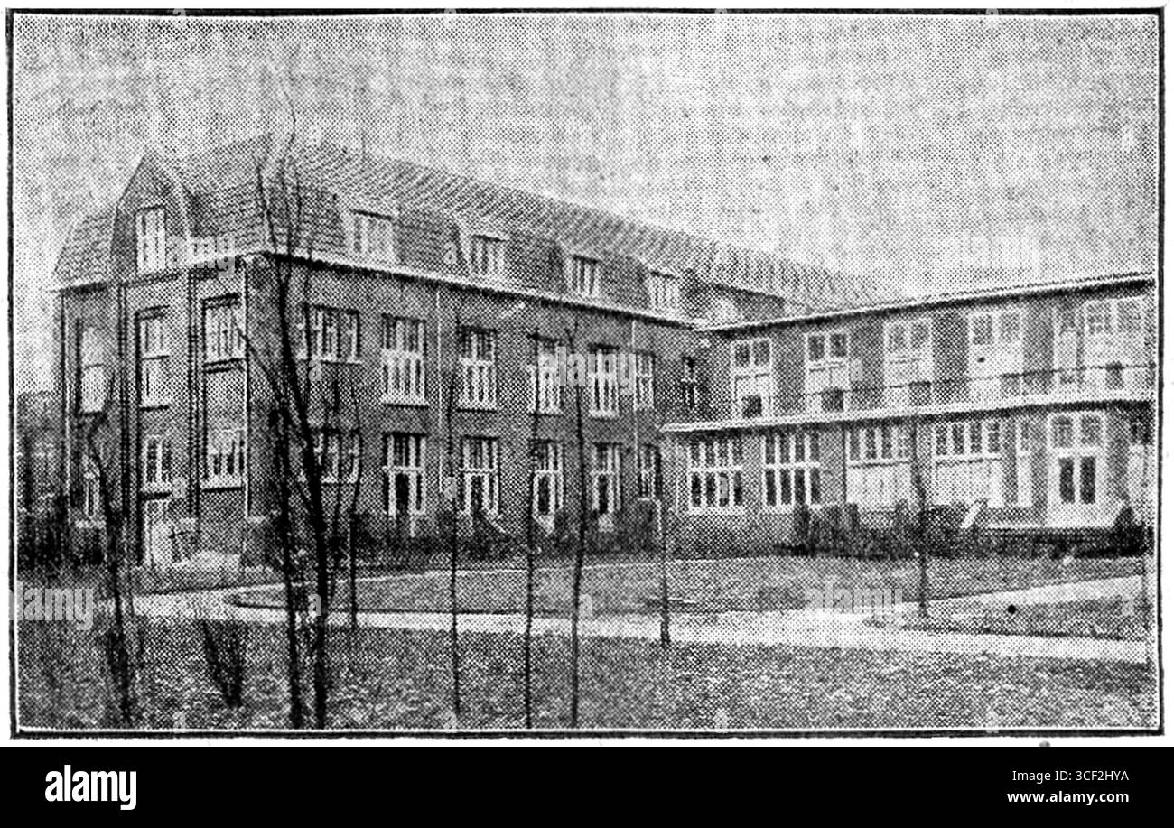 Die Südseite des neuen R. K. Krankenhauses in Groningen, aufgenommen 1925 von einem unbekannten Fotografen. Das Foto zeigt das Äußere des Krankenhauses aus diesem speziellen Blickwinkel. Stockfoto