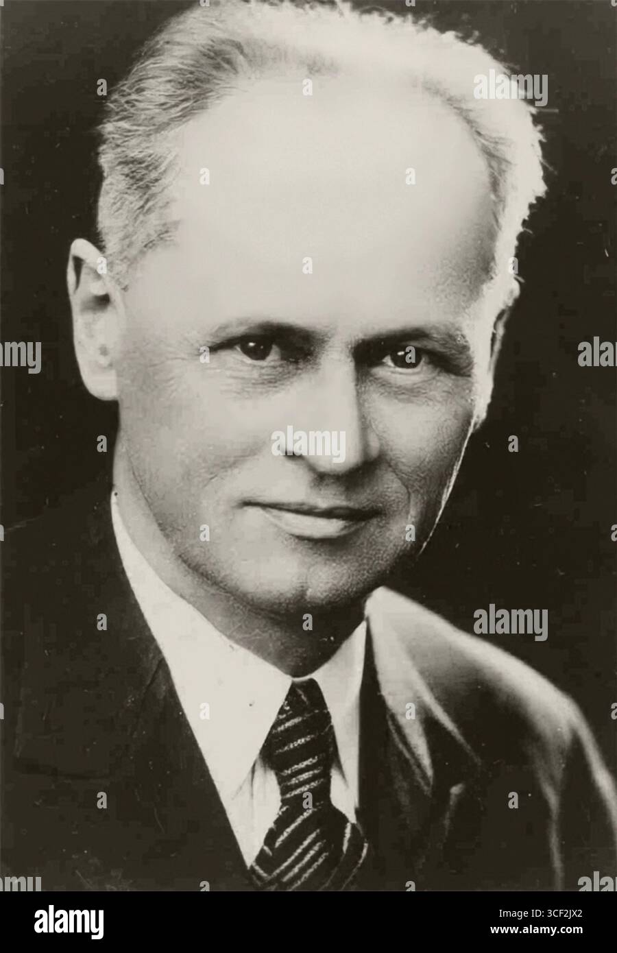 Dieses abgeleitete Werk zeigt František Adam, eine bedeutende Figur aus der Stadt Tebon. Das Bild entstand vor 1942, während einer Zeit des politischen Wandels. Stockfoto