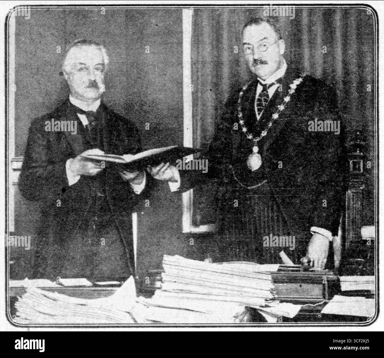 Im November 1926 wurde Van Dien als Ehrenmitglied der International Accountants Association geehrt und würdigte seine Verdienste auf dem Gebiet der Buchhaltung. Stockfoto