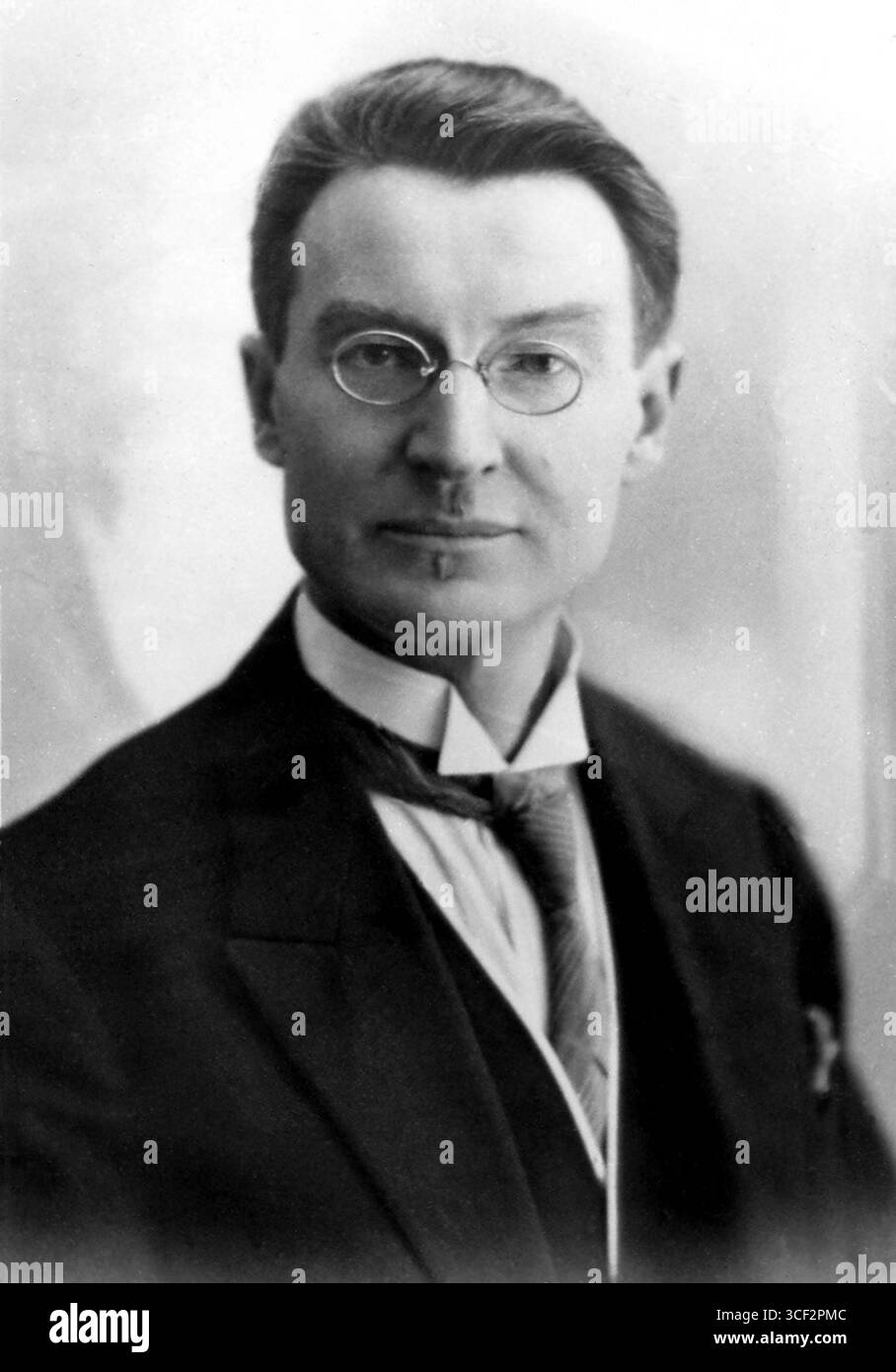 Ein Porträt von Ado Birk, einem estnischen Politiker, der für seine Beteiligung an der Politik des Landes während des frühen 20. Jahrhunderts bekannt ist. Stockfoto