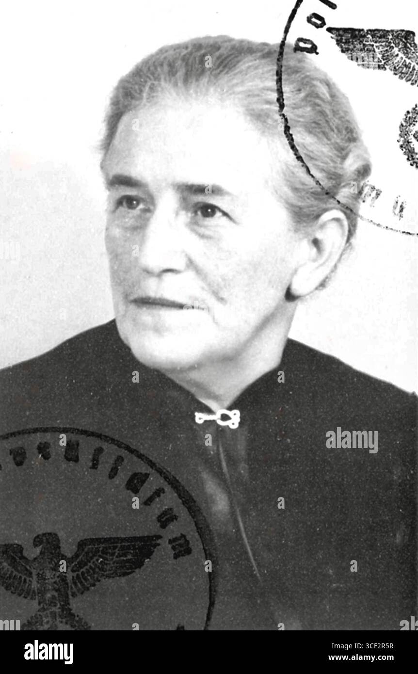 Emma Schwarzhaupt (* 2. Februar 1875 in München) wurde am 8. März 1944 im Ghetto Theresienstadt ermordet. Sie war Opfer des Holocaust während der Besetzung der Tschechoslowakei durch die Nazis. Stockfoto