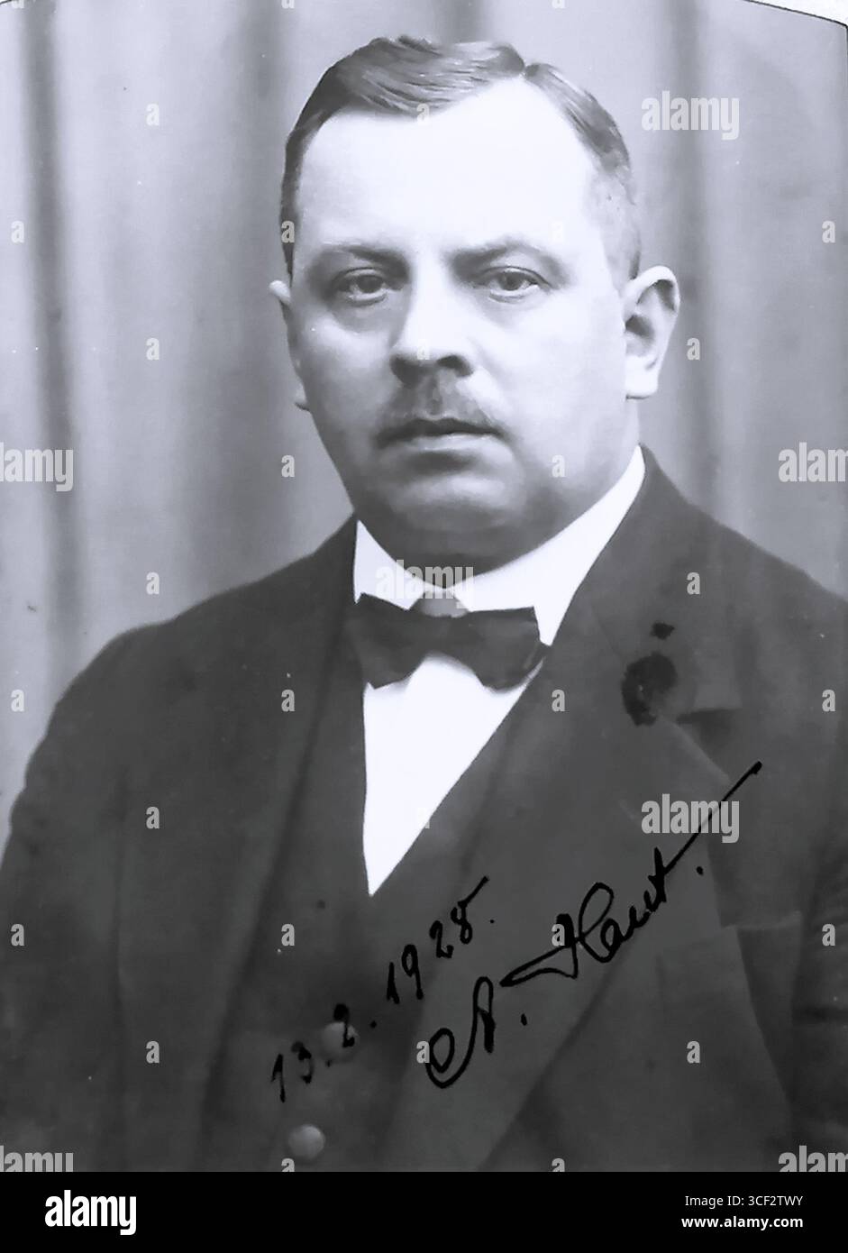 Ein Foto von August Haut, einem Lübecker Senator, aufgenommen vor dem 13. Februar 1928. Haut war zu Beginn des 20. Jahrhunderts eine einflussreiche politische Persönlichkeit in Lübeck. Stockfoto