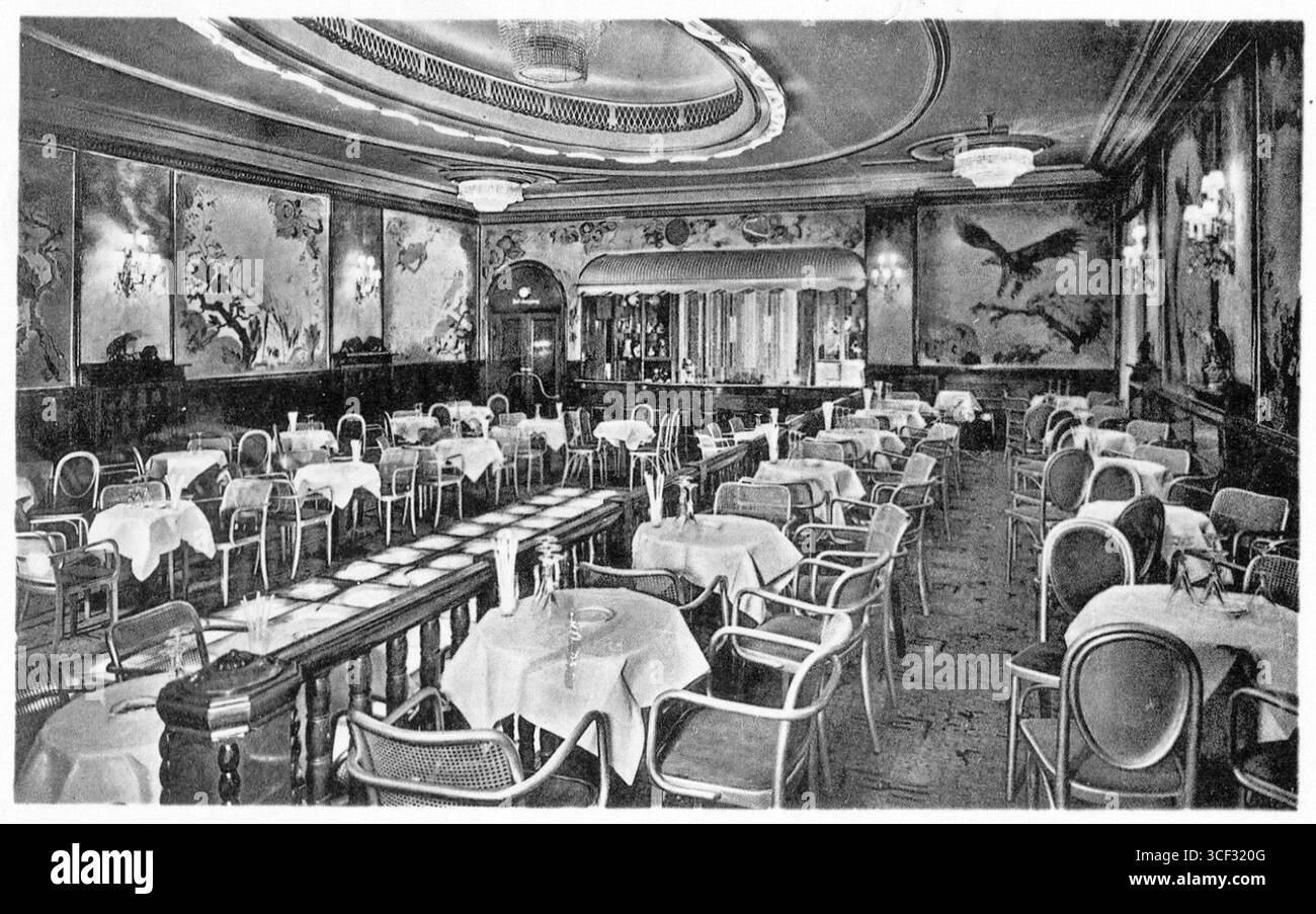 Eine Postkarte aus dem Jahr 1943 mit der Darstellung der Eden-Arkadia, einer kleinen Kunstbühne und einem Tanzpalast im ehemaligen Hotel Preußischer Hof in Leipzig. Der Veranstaltungsort war zu seiner Zeit ein kultureller Hotspot. Stockfoto