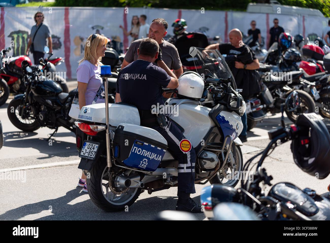 Polizist auf dem Motorrad beim Moto-Treffen in Banja Luka Stockfoto