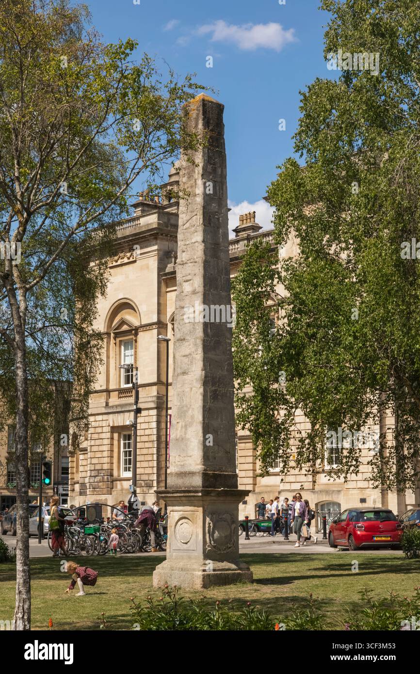 England, Somerset, Bath, The Orange Grove Park, Obelisk Memorial, gewidmet der Wiederherstellung der Gesundheit des Prinzen von Orange im Jahr 1734 Stockfoto