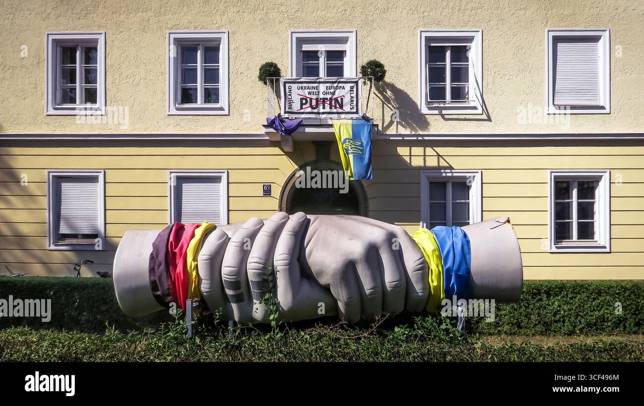 Protestaktion gegen den Ukraine-Krieg in Bogenhausen in München. Stockfoto