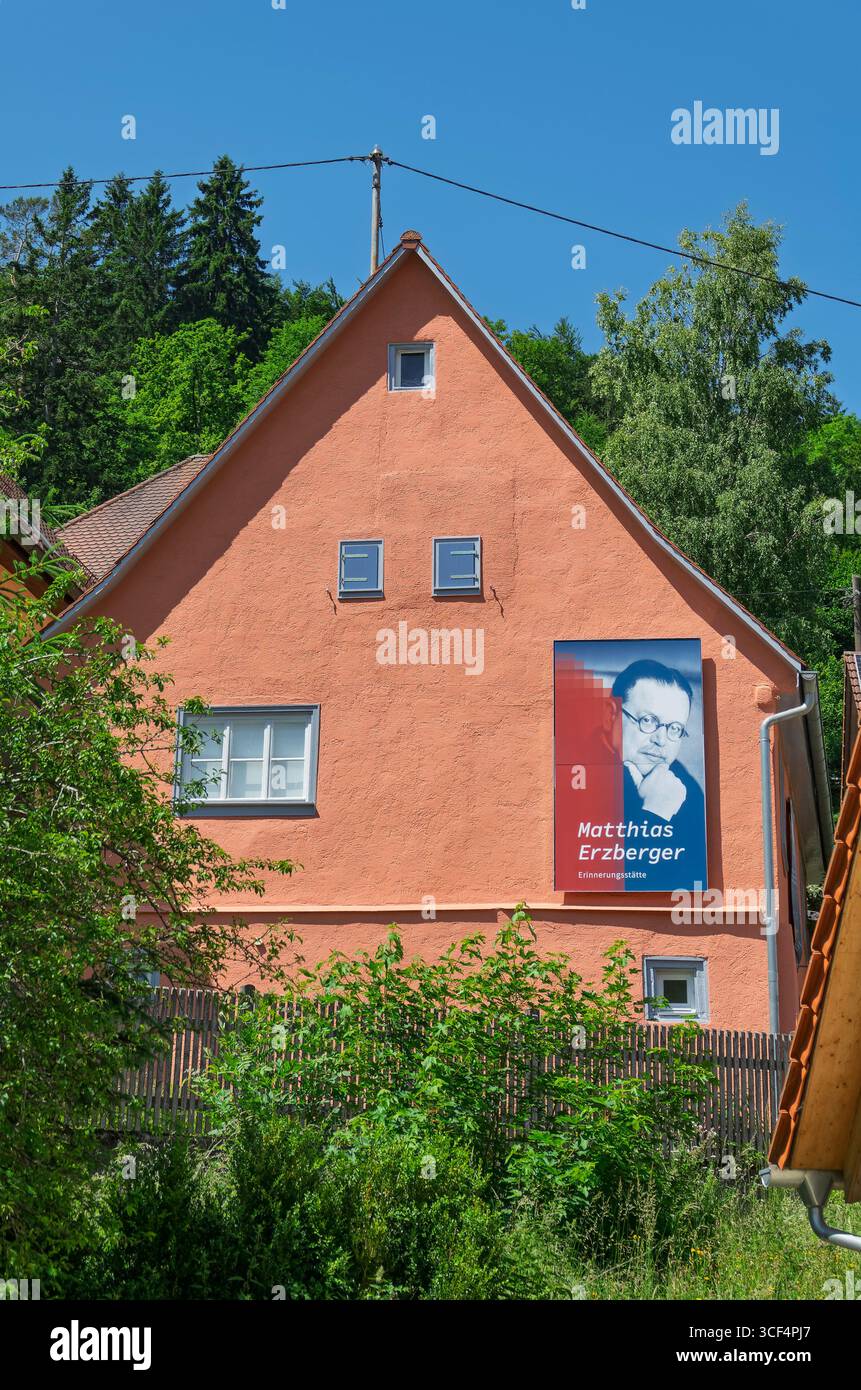 Gedenkstätte, Geburtsort von Matthias Erzberger in Münsingen - Buttenhausen. Erzberger war ein deutscher Publizist und Politiker während des Deutschen Reiches und der Weimarer Republik. Stockfoto