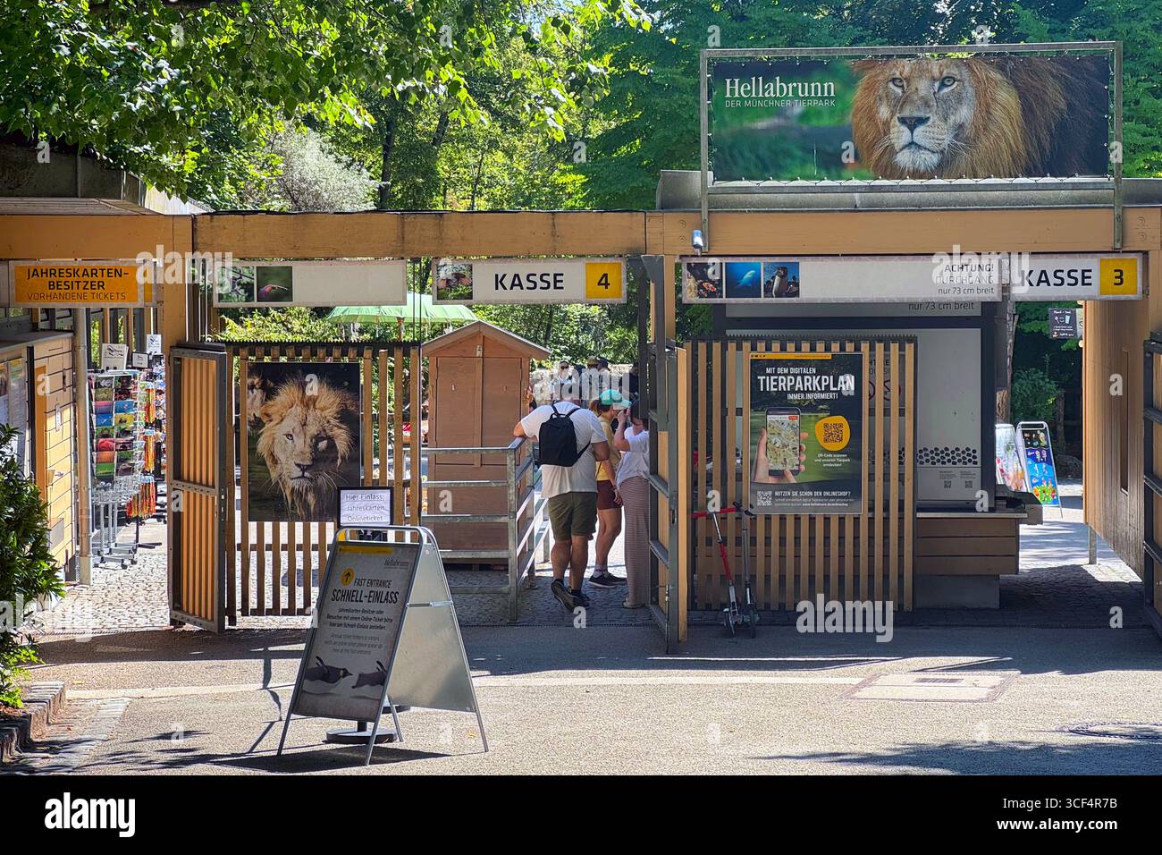 München, Deutschland. August 2025. Isar Eintritt zum Zoo Hellabrunn? Quelle: dpa/Alamy Live News Stockfoto