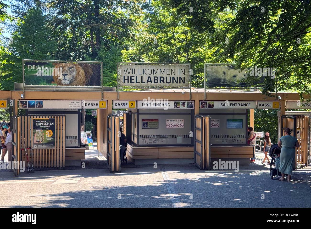München, Deutschland. August 2025. Isar Eintritt zum Zoo Hellabrunn? Quelle: dpa/Alamy Live News Stockfoto