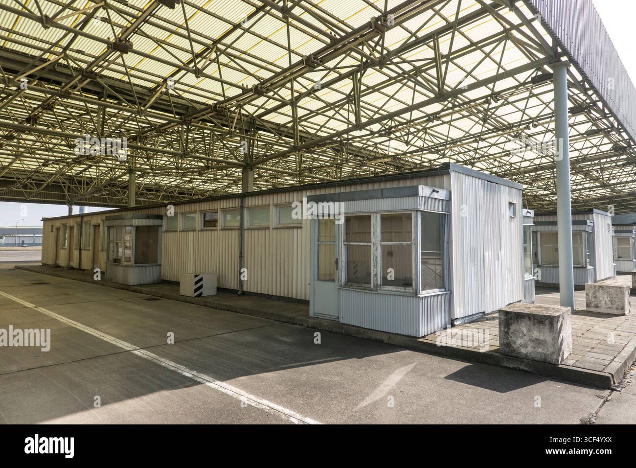 Deutsches Teilungsdenkmal am ehemaligen Grenzübergang Marienborn-Helmstedt, Deutschland, Sachsen-Anhalt, Sommersdorf Stockfoto