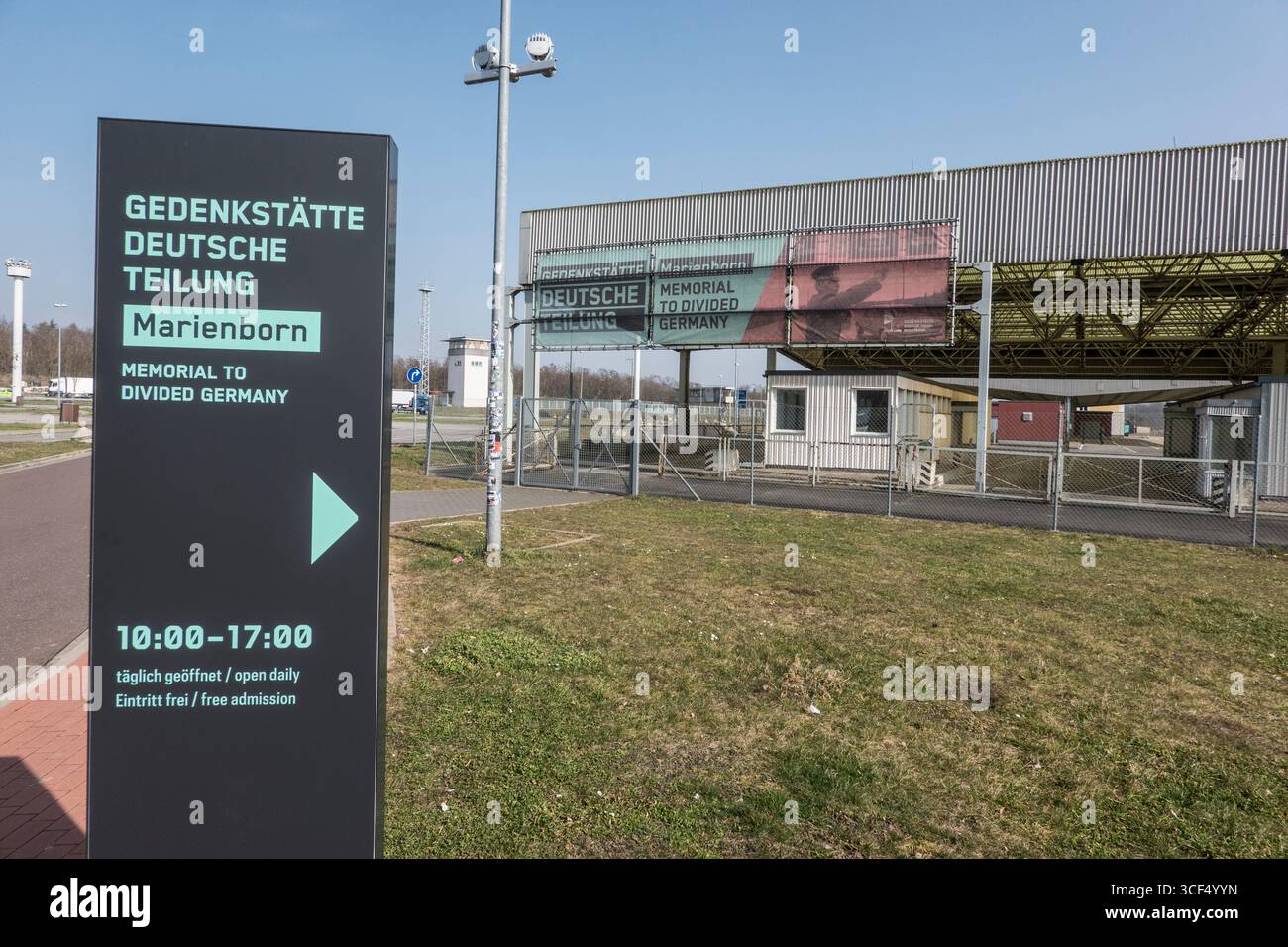 Deutsches Teilungsdenkmal am ehemaligen Grenzübergang Marienborn-Helmstedt, Deutschland, Sachsen-Anhalt, Sommersdorf Stockfoto
