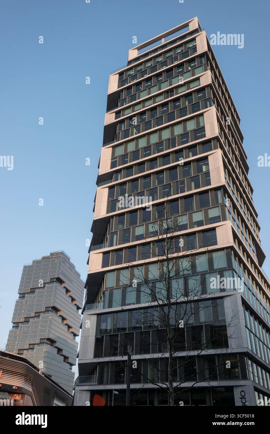 Stream Tower Büroturm mit Zalando Hauptquartier, im Hintergrund Edge East Side Tower, Deutschland, Berlin Stockfoto