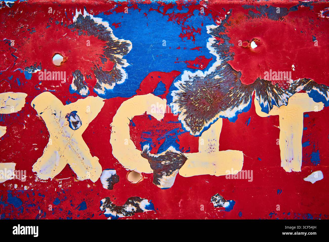 Lackiertes Metall Mit Rundbohrungen Und Abblätternder Textur Stockfoto