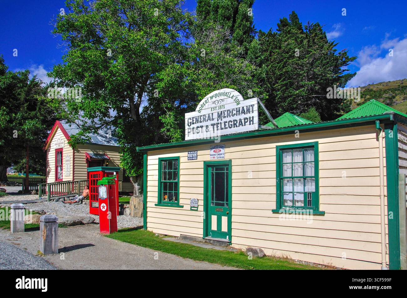 Alten General Mechant Post & Telegraph speichern neben Cardrona Hotel, Cardrona, Otago Region, Südinsel, Neuseeland Stockfoto