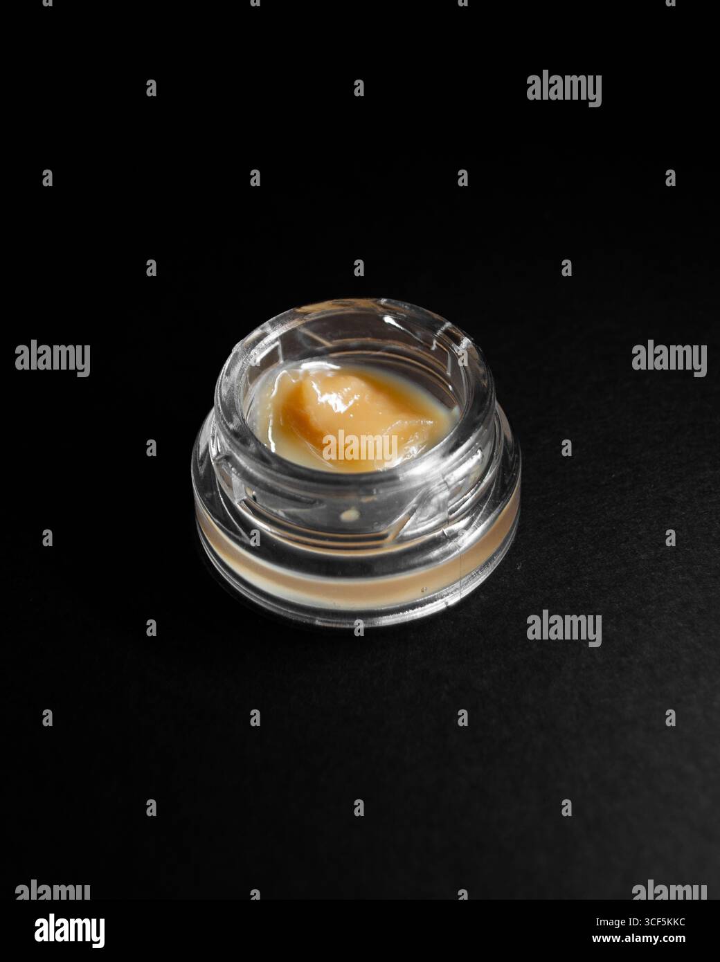 Nahaufnahme, Purple Milch Hash Kolophonium, Marihuana Cannabis Konzentrat dab Oil, New Jersey USA 2025 Stockfoto