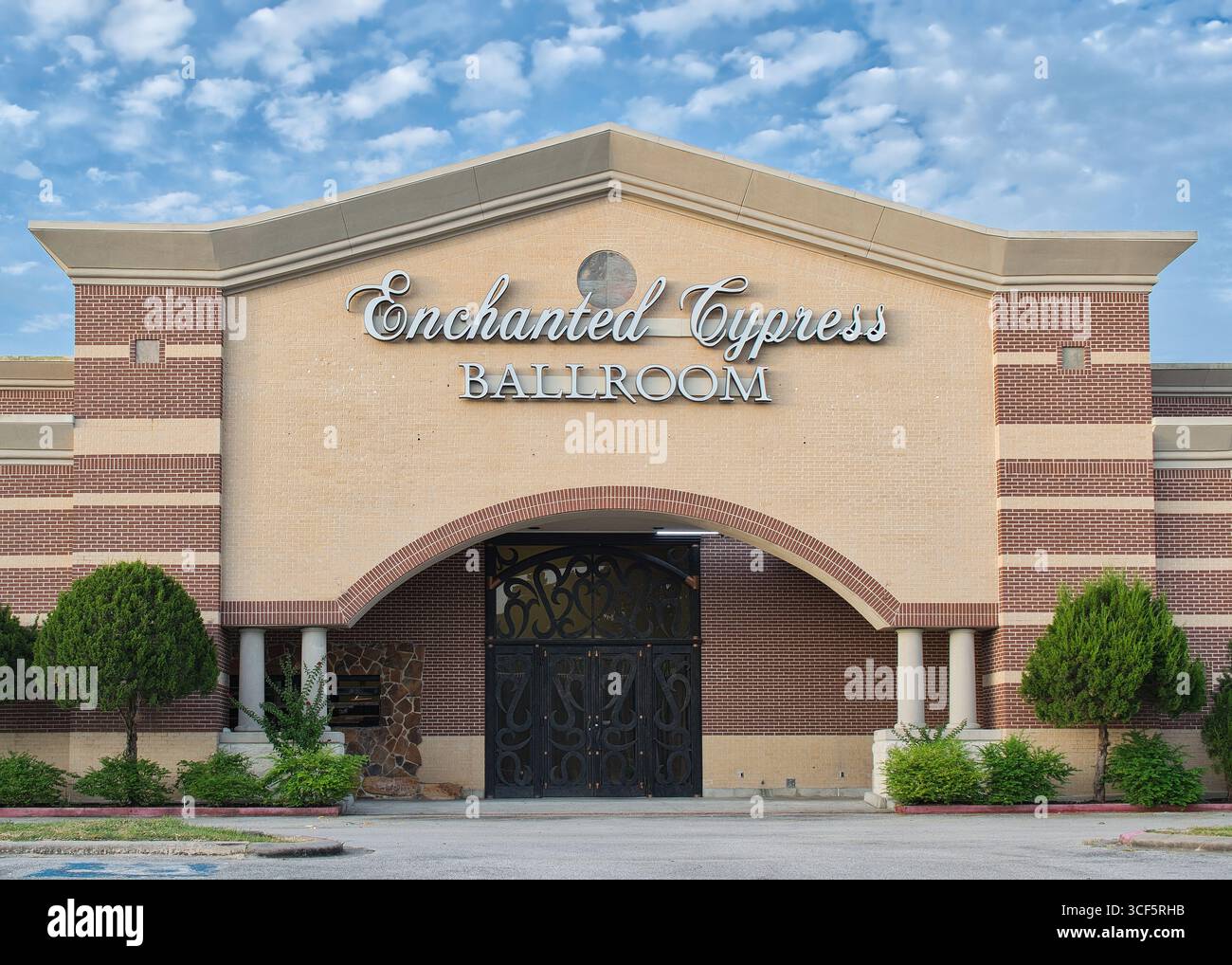 Houston, Texas, USA, 20.07.2025: Verzauberter Cypress Ballroom Veranstaltungen Veranstaltungsort Empfangshalle Stockfoto